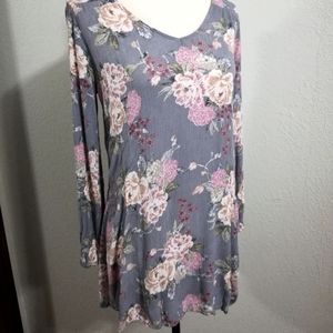 NWOT Dusty Purple Flower keyhole top